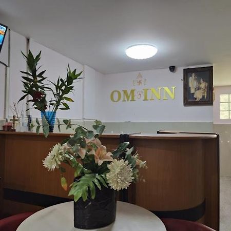 Om Inn Bangkok Esterno foto