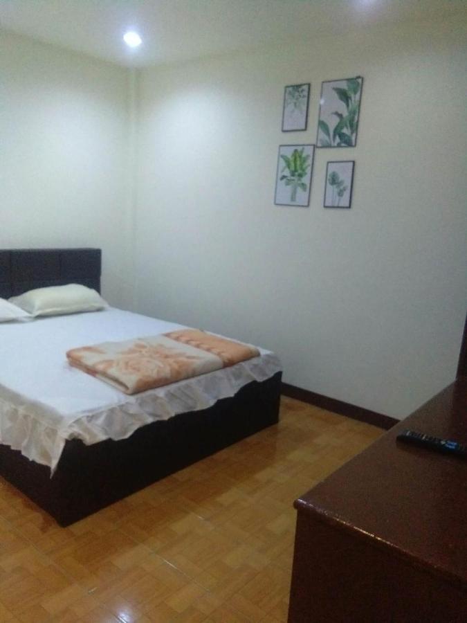 Om Inn Bangkok Esterno foto